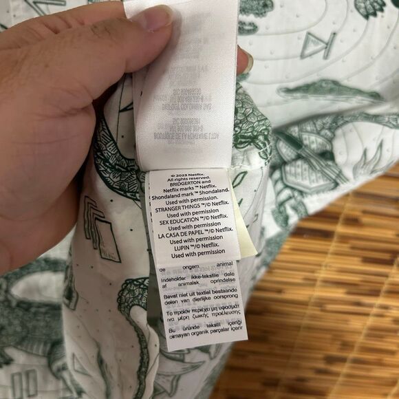 Lacoste x Netflix Button Collared Short Sleeve Shirt Large (L) All Over Print Co - Picture 7 of 8